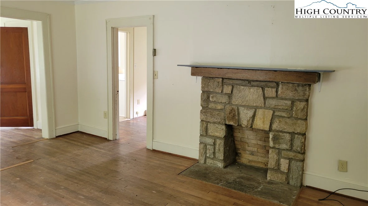 Image number 7 for the current listing
