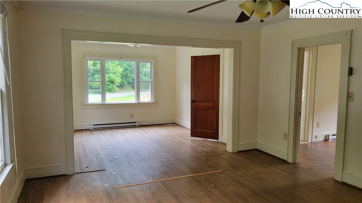 Image number 8 for the current listing