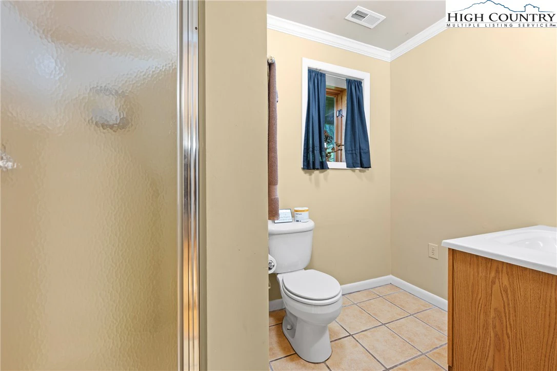 Image number 9 for the current listing