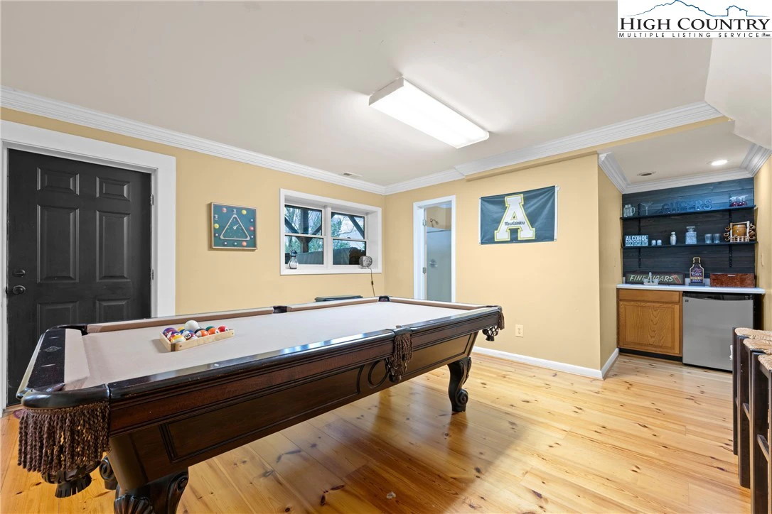 Image number 8 for the current listing