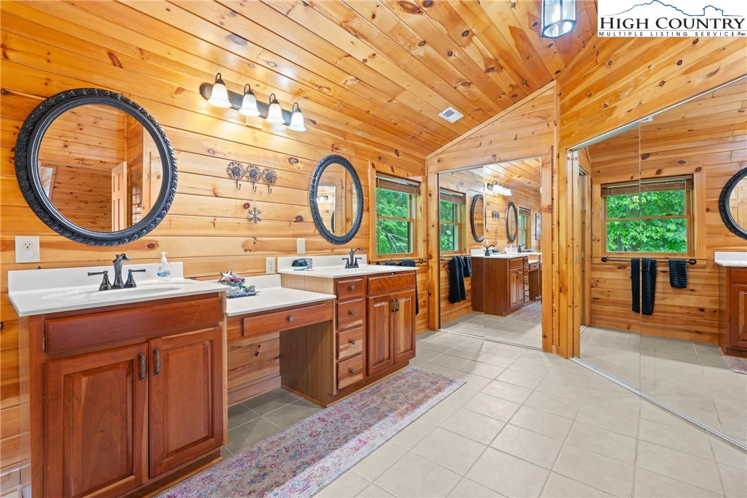 Image number 3 for the current listing