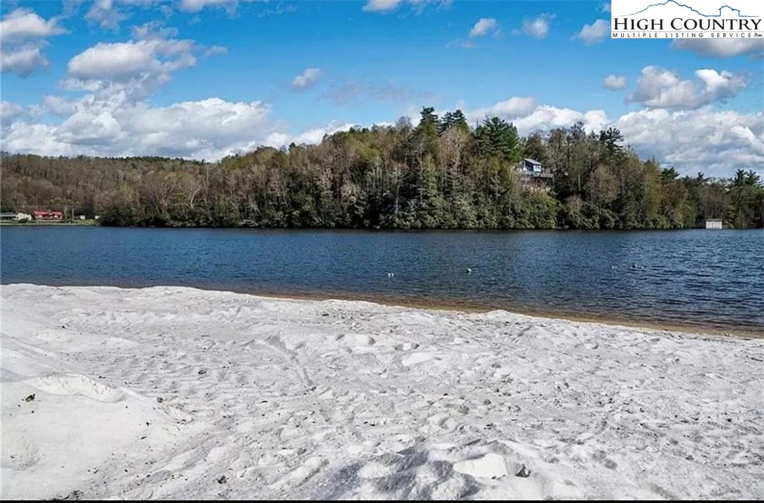 Image number 14 for the current listing