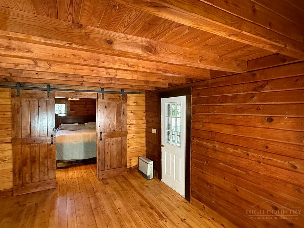 Image number 8 for the current listing