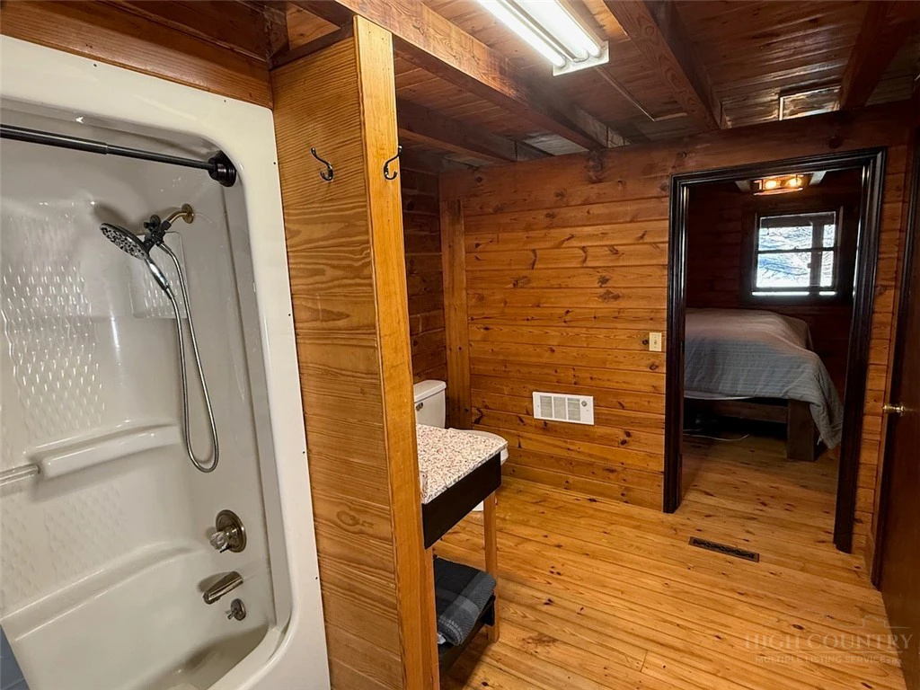 Image number 2 for the current listing