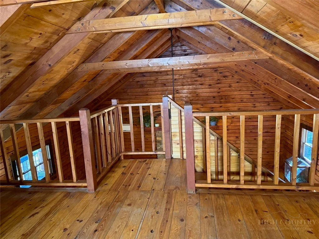Image number 15 for the current listing