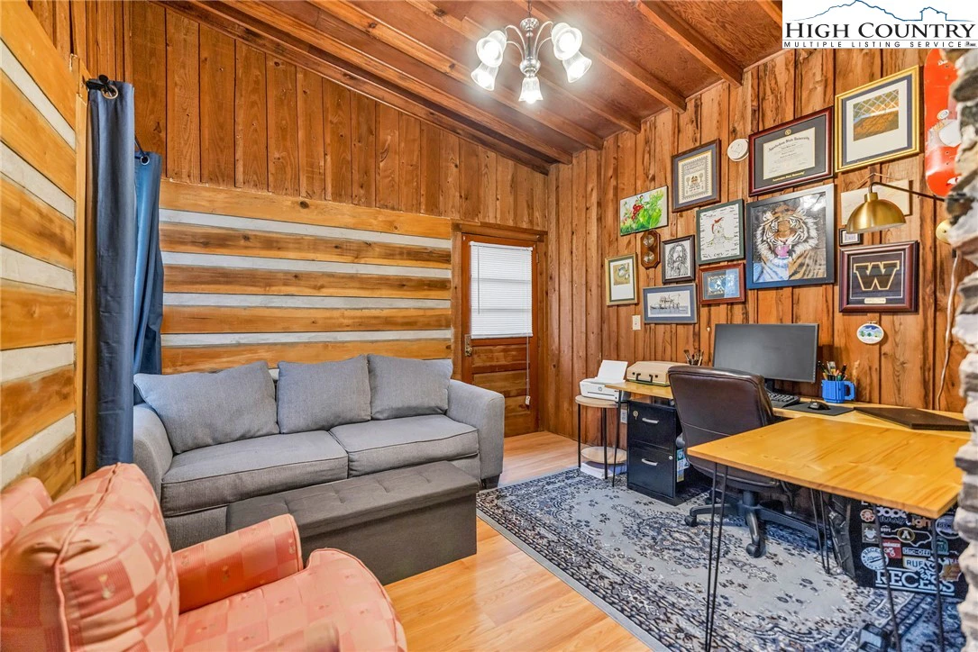 Image number 9 for the current listing