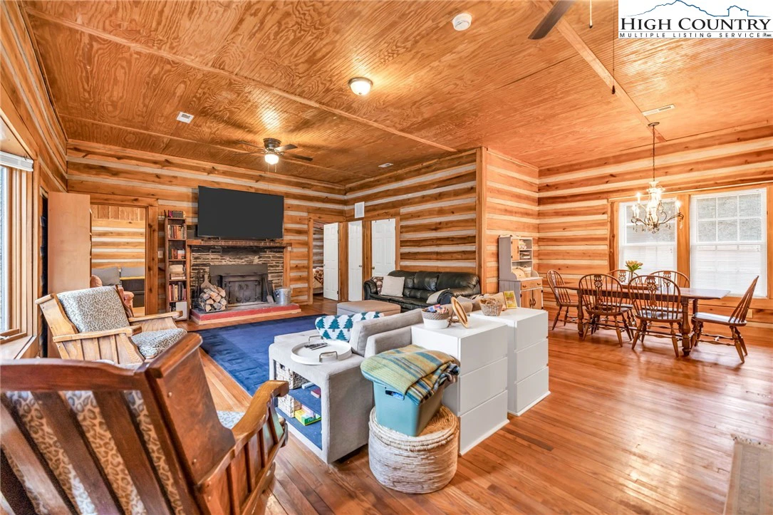 Image number 3 for the current listing