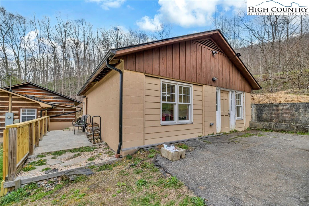 Image number 13 for the current listing