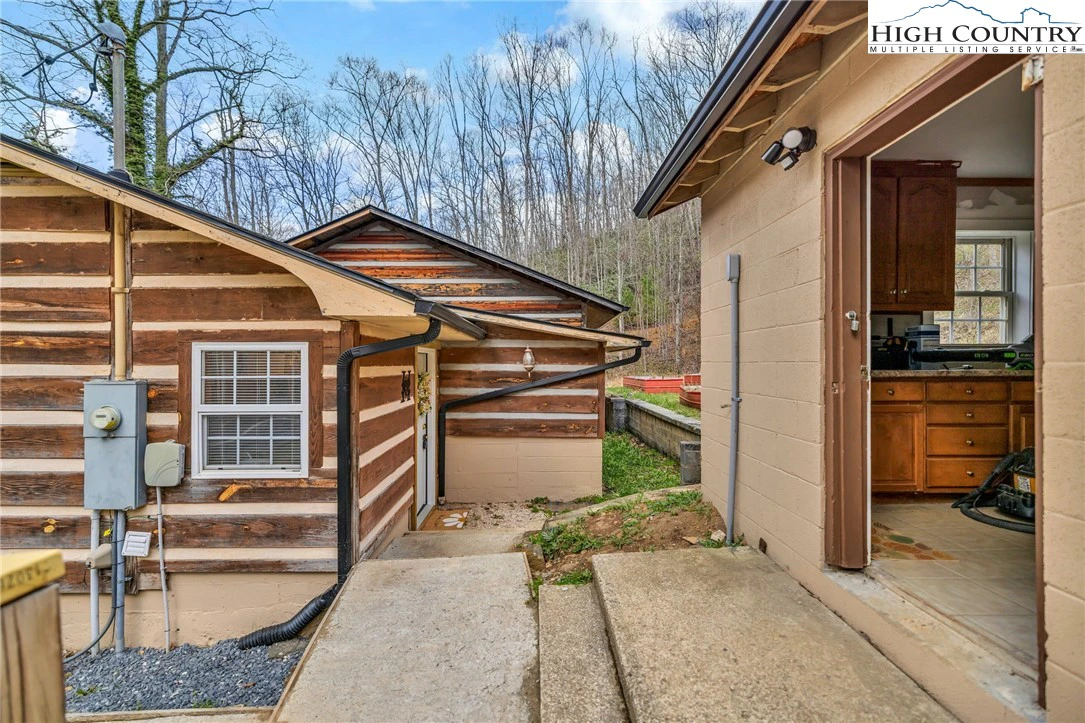 Image number 2 for the current listing