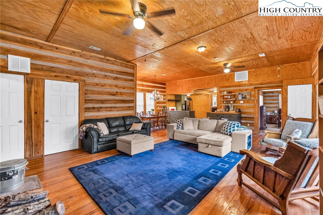 Image number 11 for the current listing