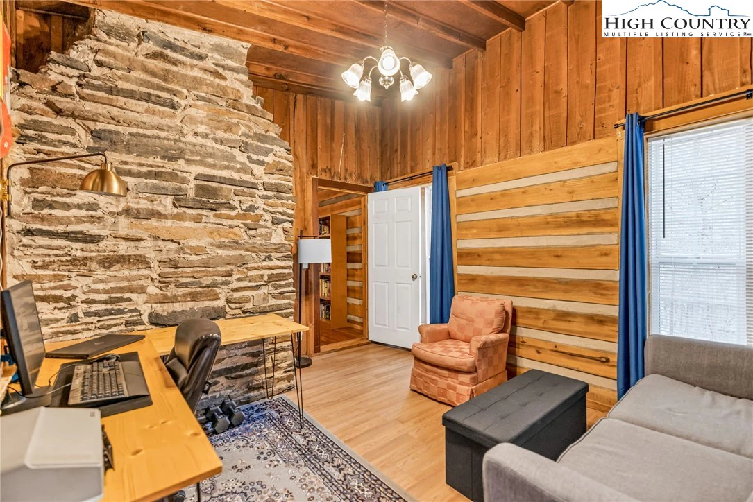 Image number 10 for the current listing
