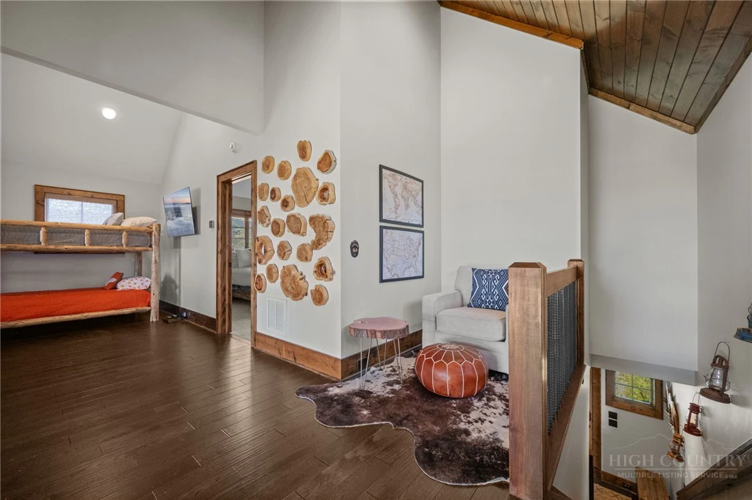 Image number 5 for the current listing