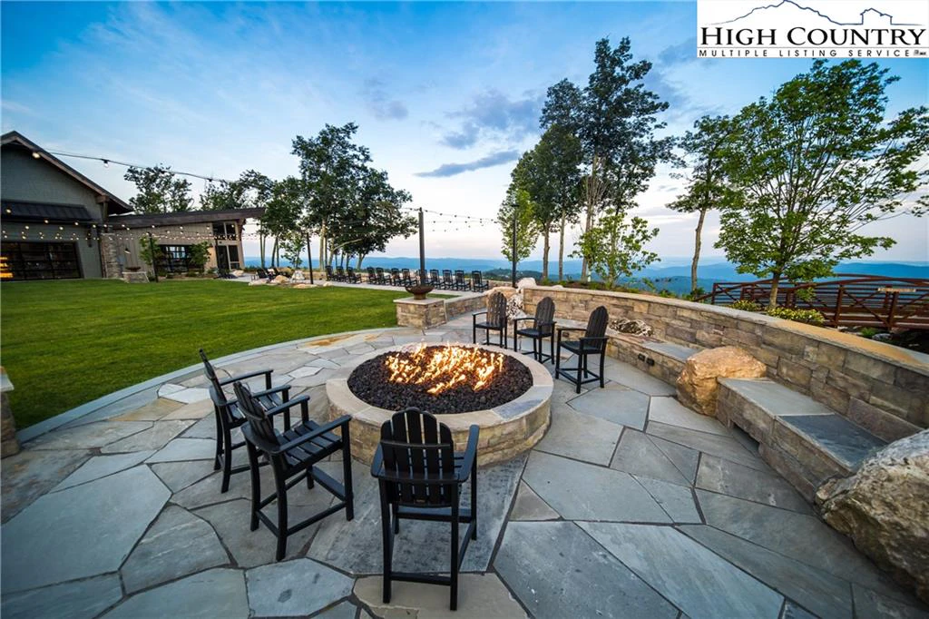 Image number 2 for the current listing