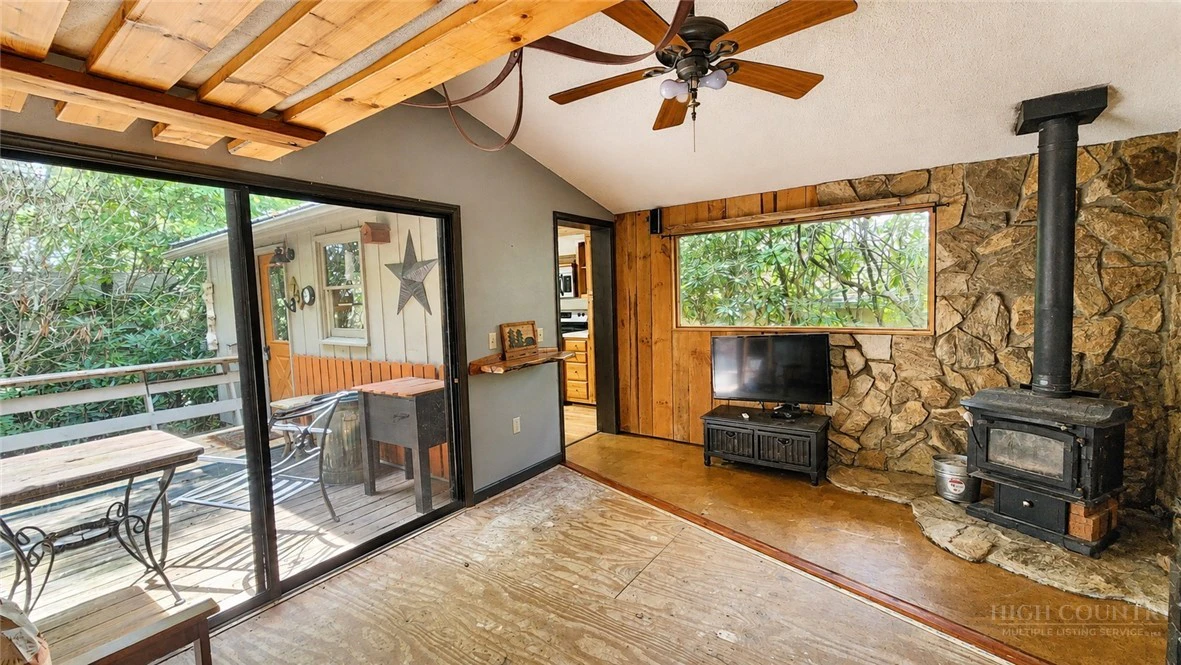 Image number 4 for the current listing
