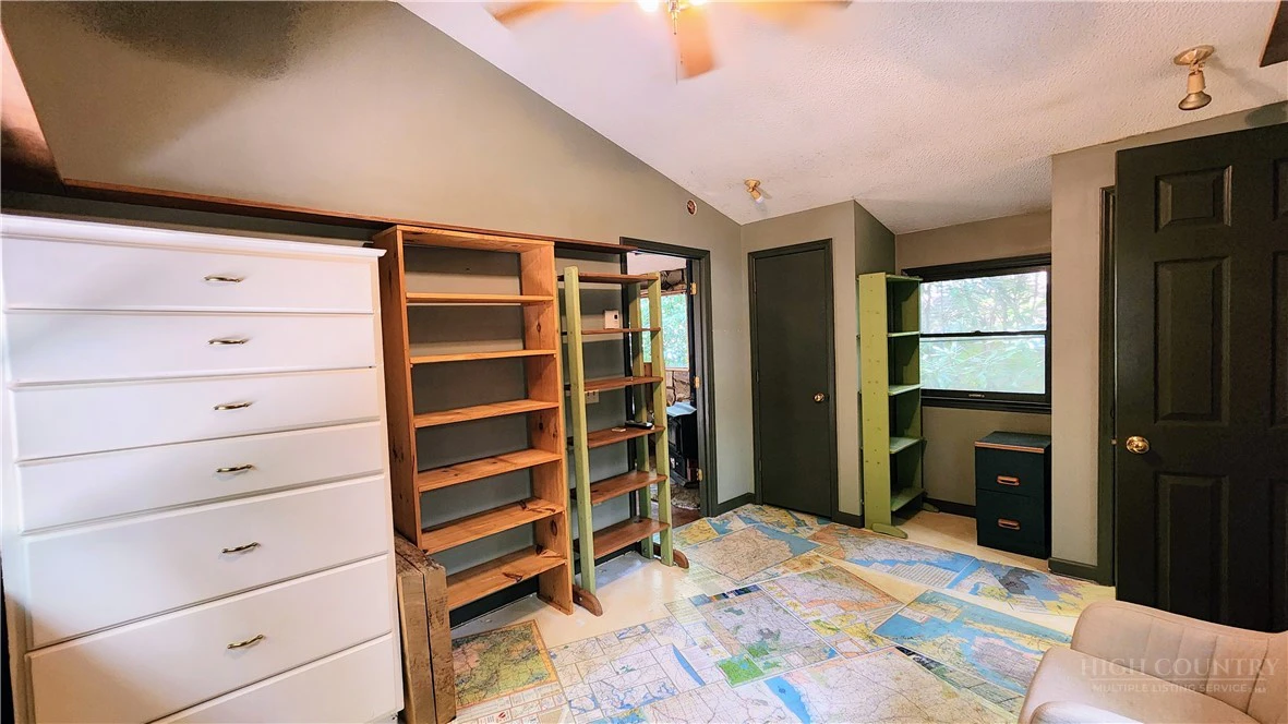 Image number 11 for the current listing
