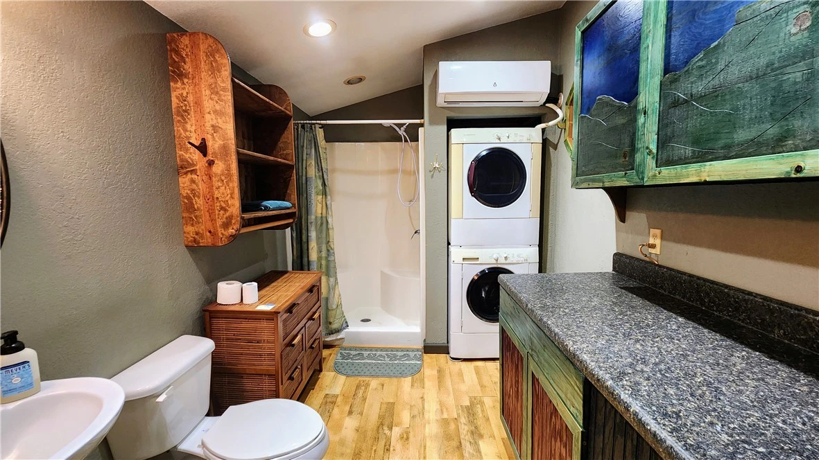 Image number 13 for the current listing