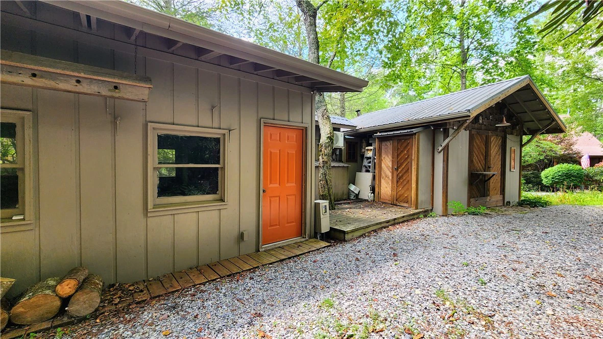 Image number 14 for the current listing