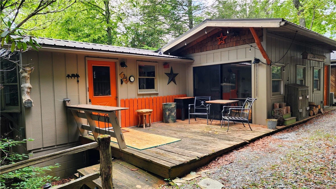 Image number 16 for the current listing