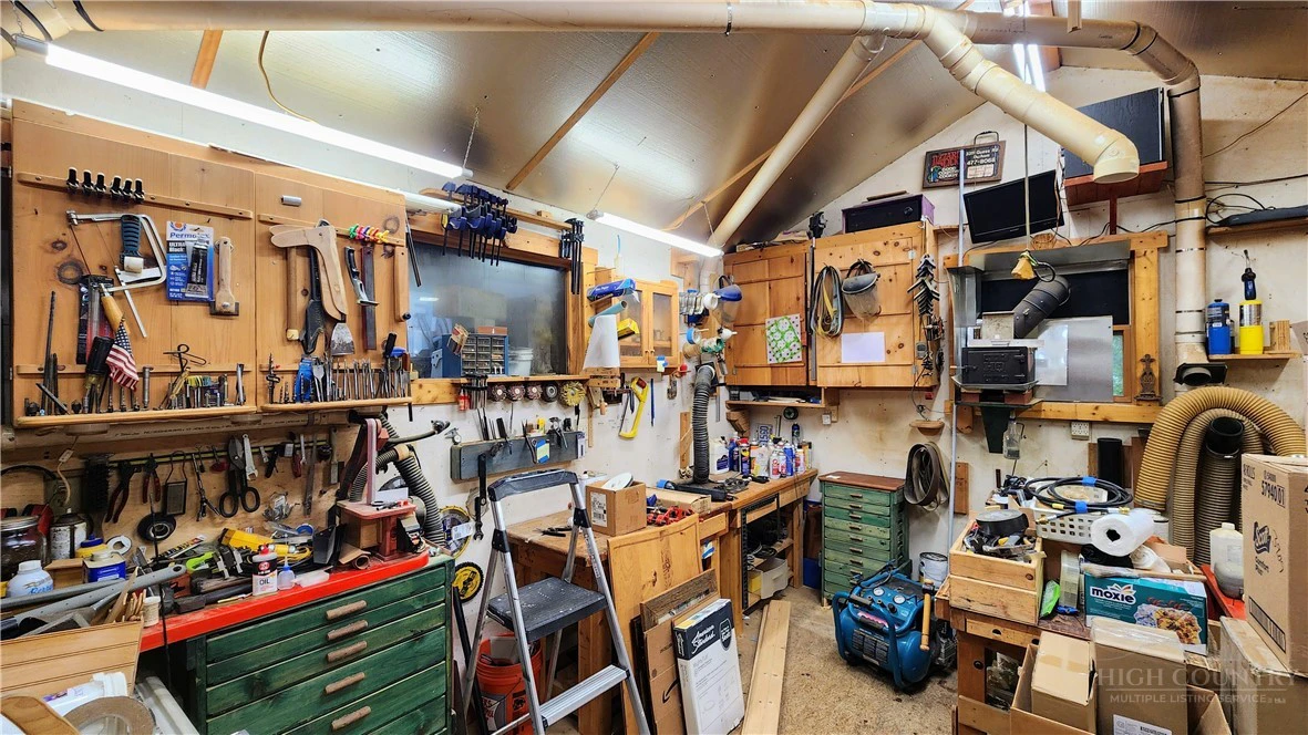 Image number 20 for the current listing