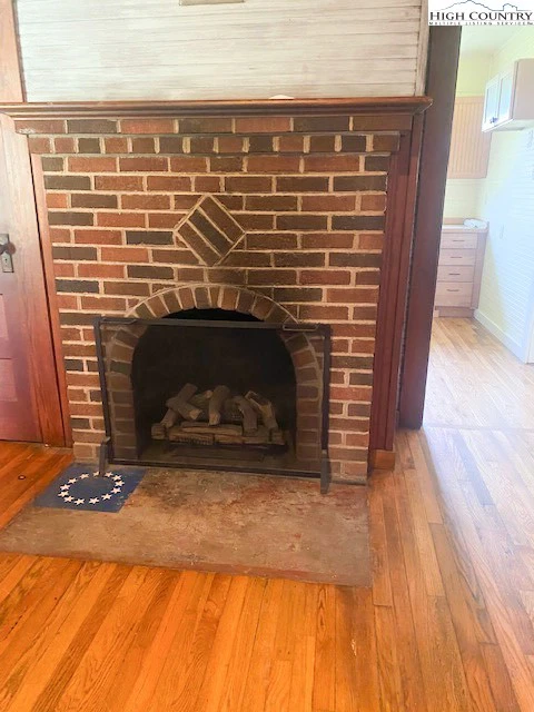 Image number 15 for the current listing