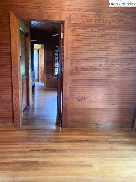 Image number 17 for the current listing