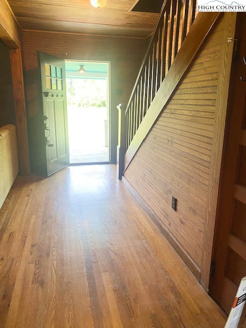 Image number 18 for the current listing