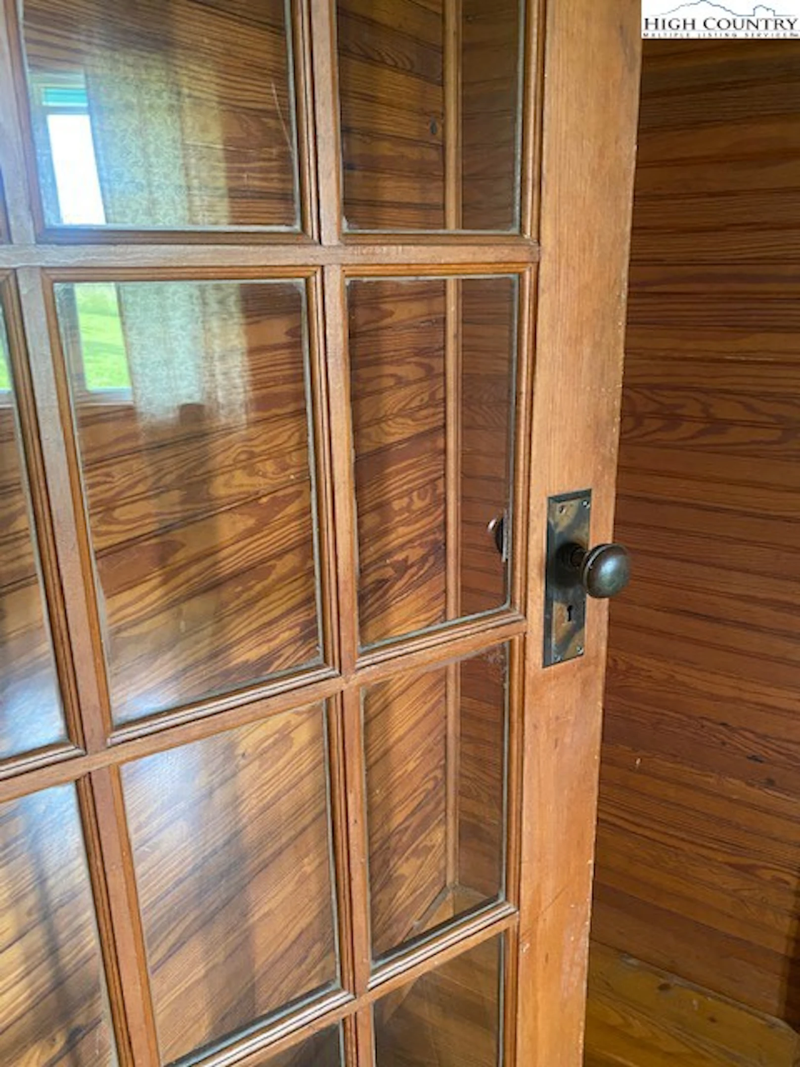 Image number 19 for the current listing