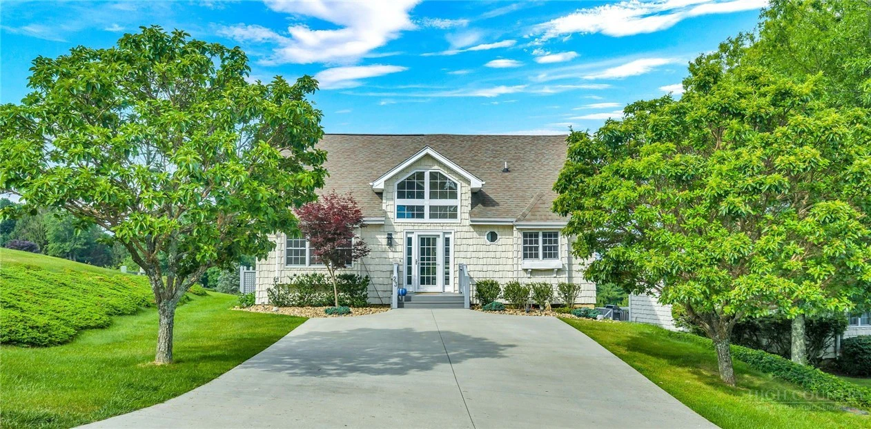 Image number 1 for the current listing