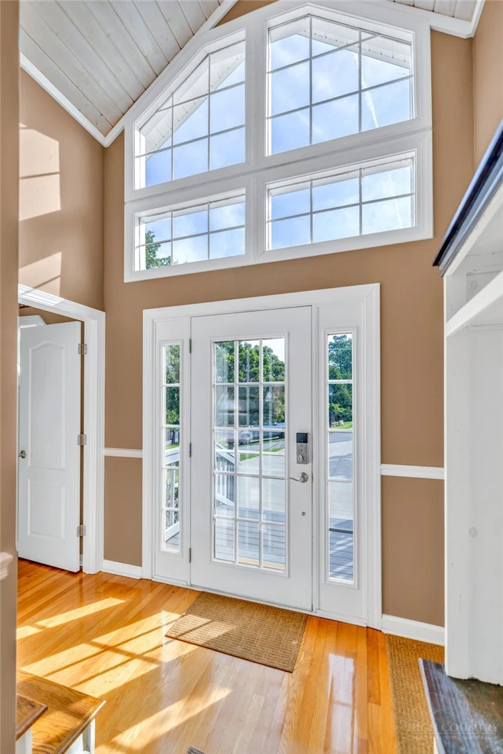 Image number 3 for the current listing