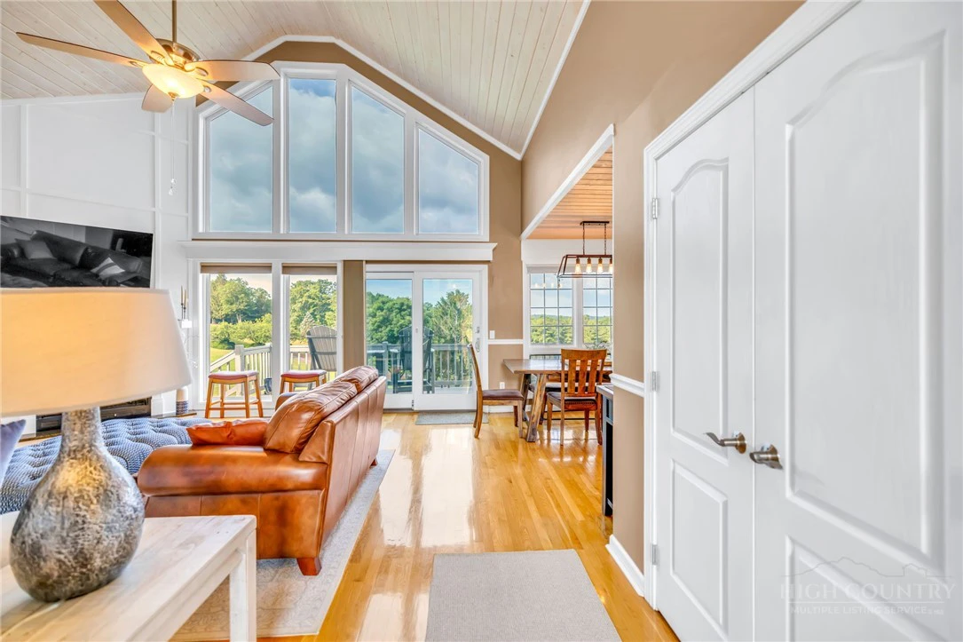 Image number 5 for the current listing