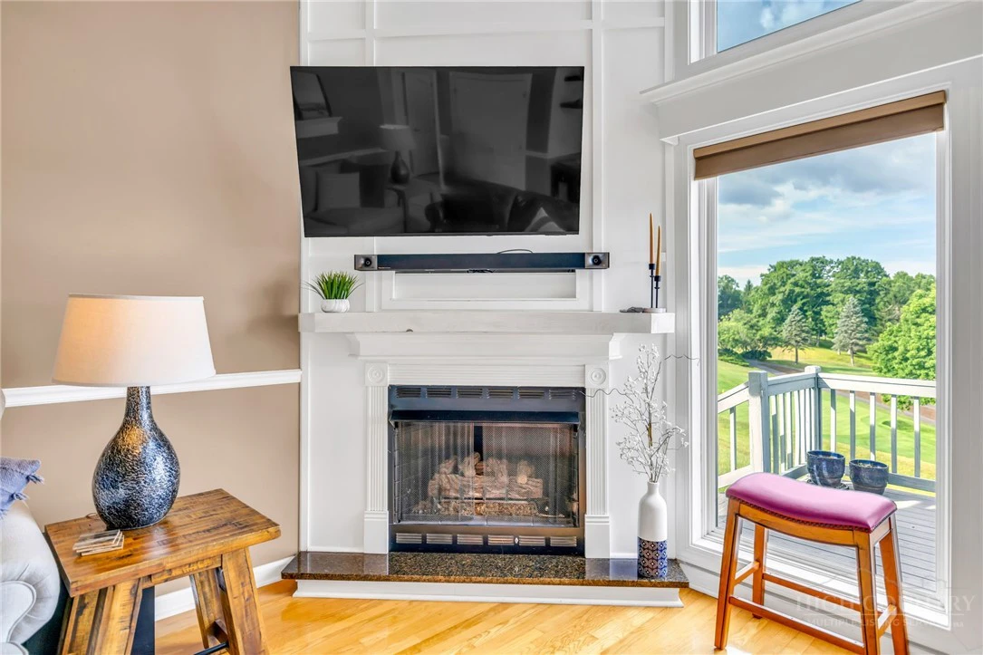 Image number 12 for the current listing