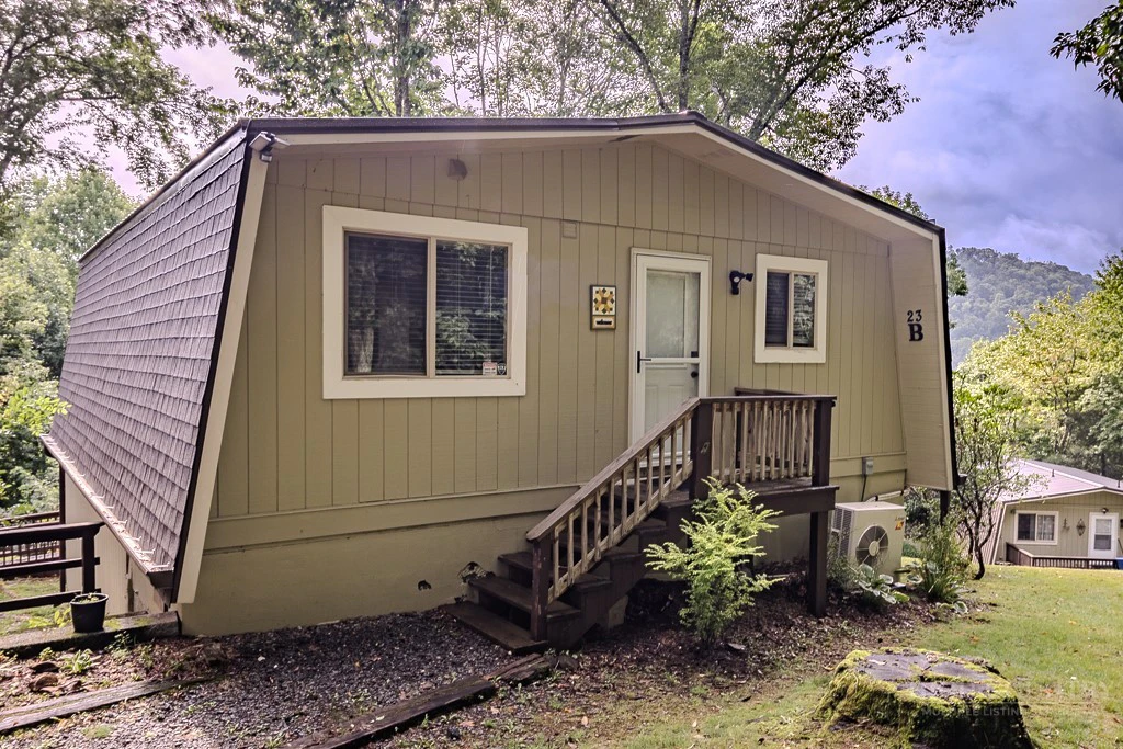 Image number 1 for the current listing
