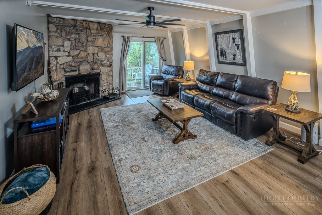 Image number 3 for the current listing