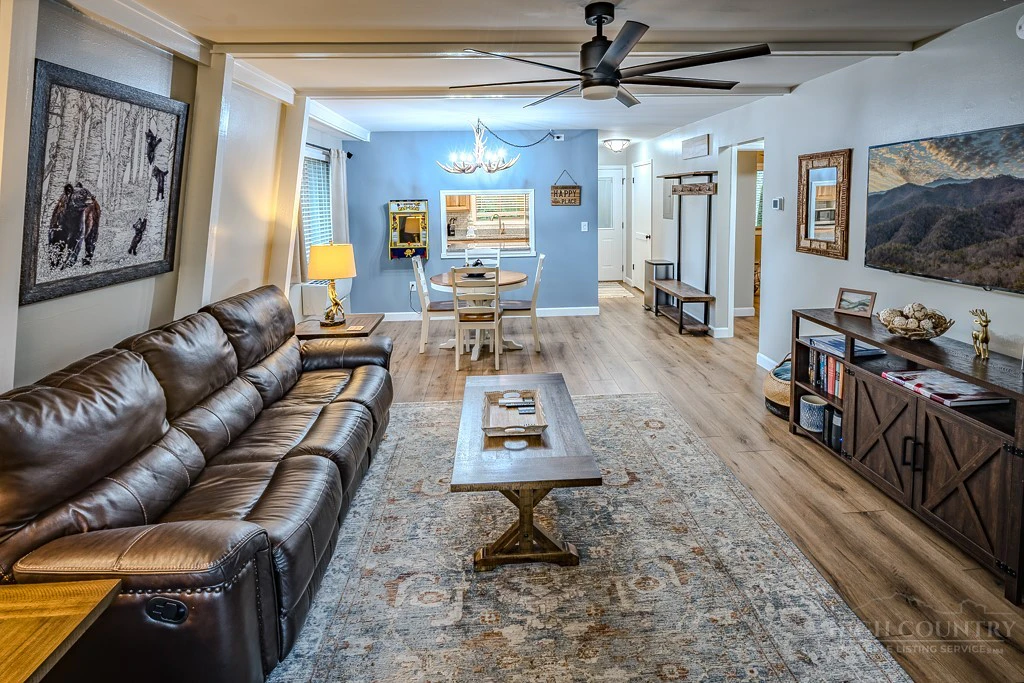 Image number 6 for the current listing