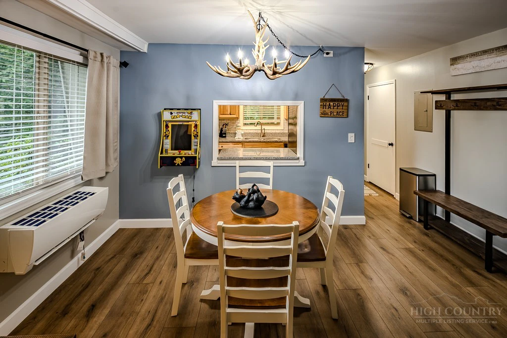 Image number 7 for the current listing