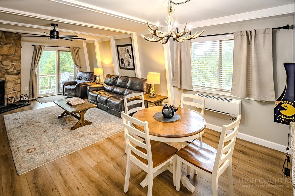 Image number 9 for the current listing