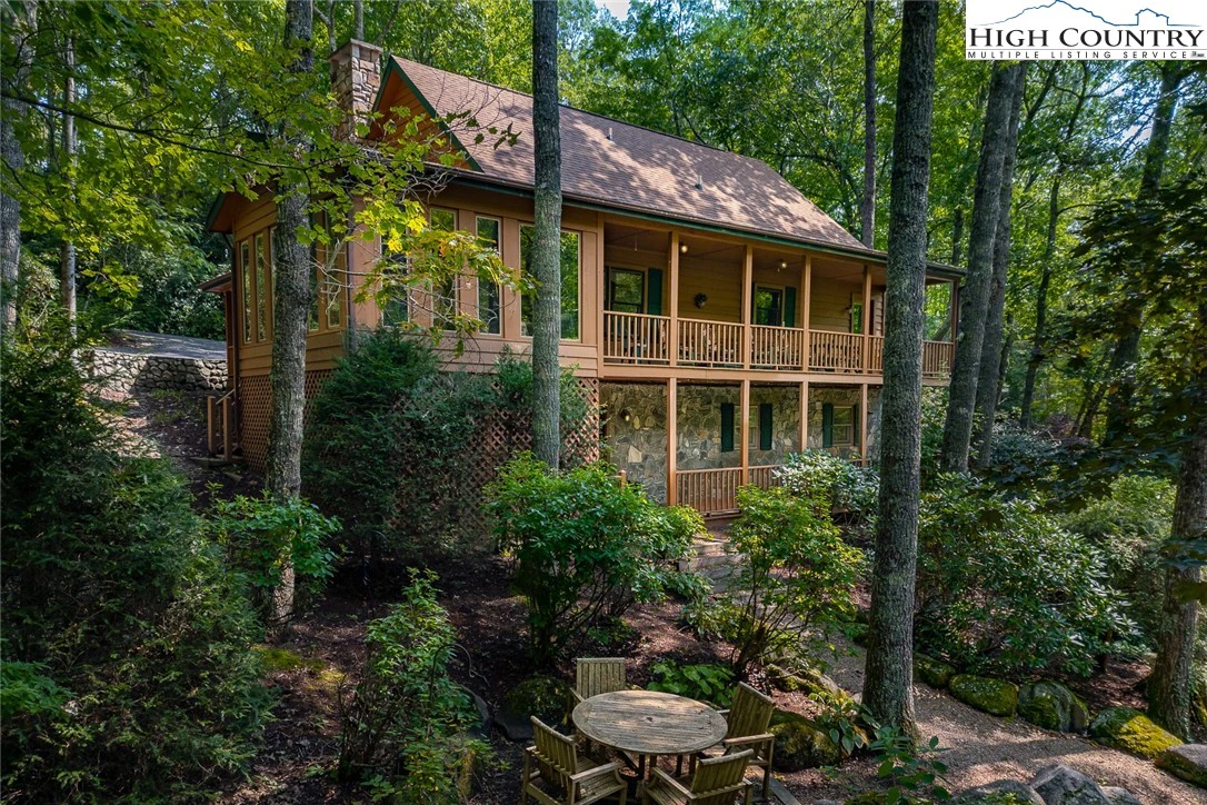 Image number 1 for the current listing