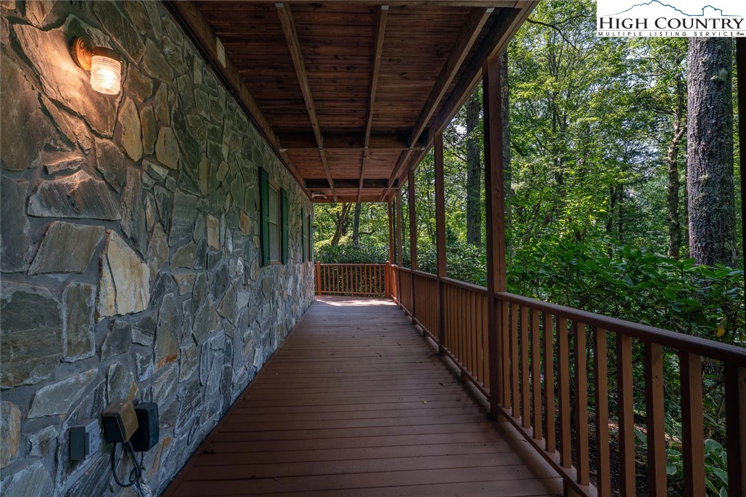 Image number 18 for the current listing