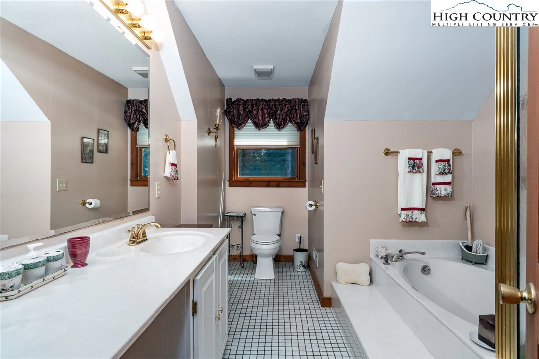 Image number 6 for the current listing