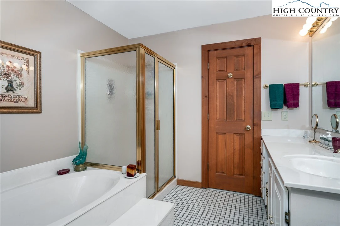 Image number 7 for the current listing