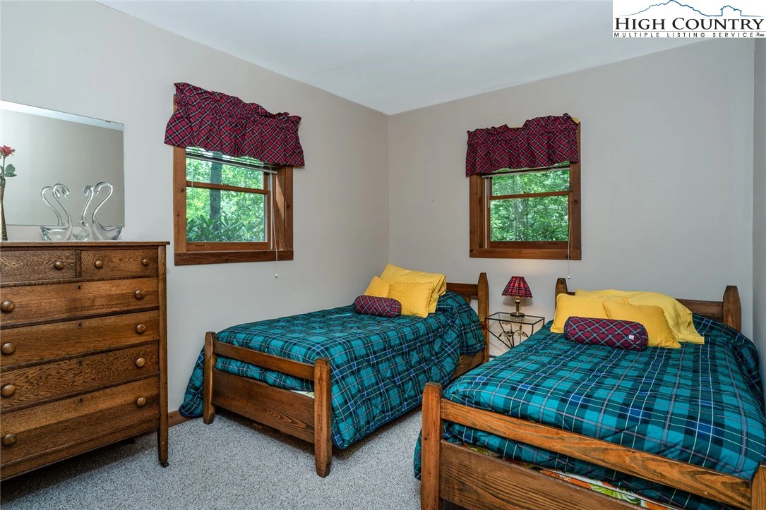 Image number 8 for the current listing