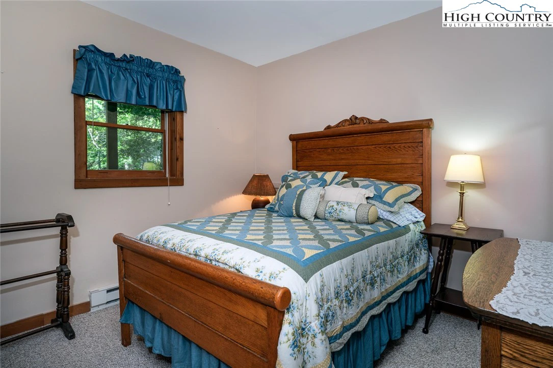 Image number 9 for the current listing