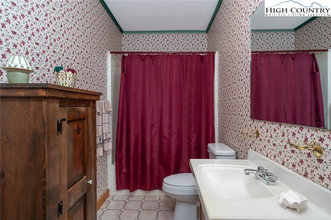 Image number 2 for the current listing