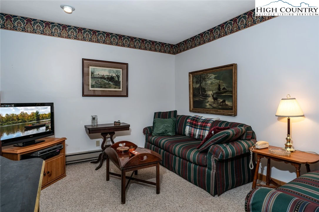 Image number 13 for the current listing