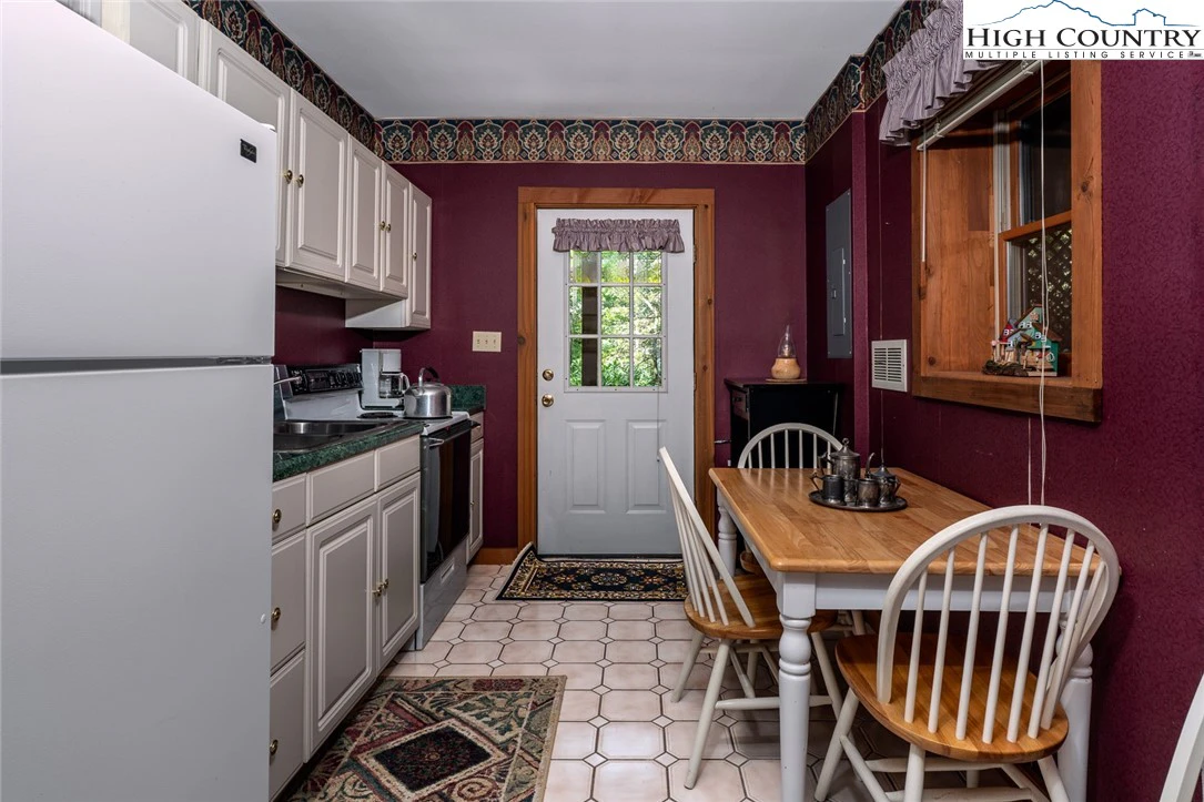 Image number 15 for the current listing
