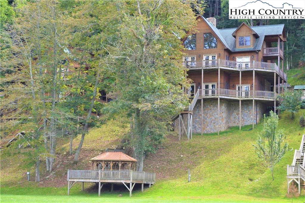 Image number 1 for the current listing