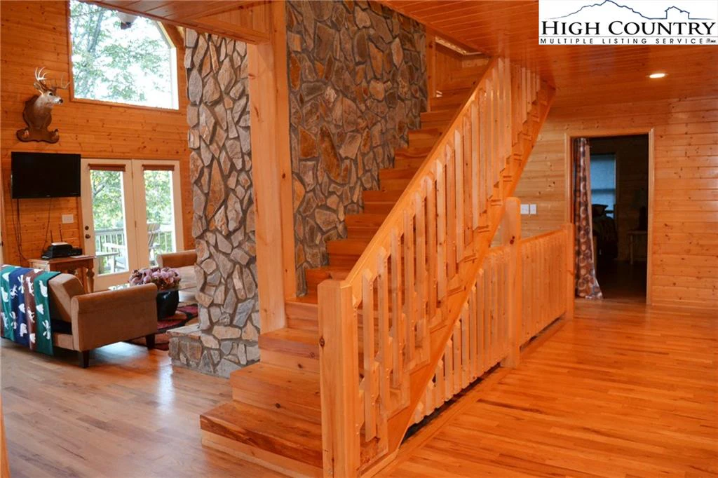 Image number 21 for the current listing