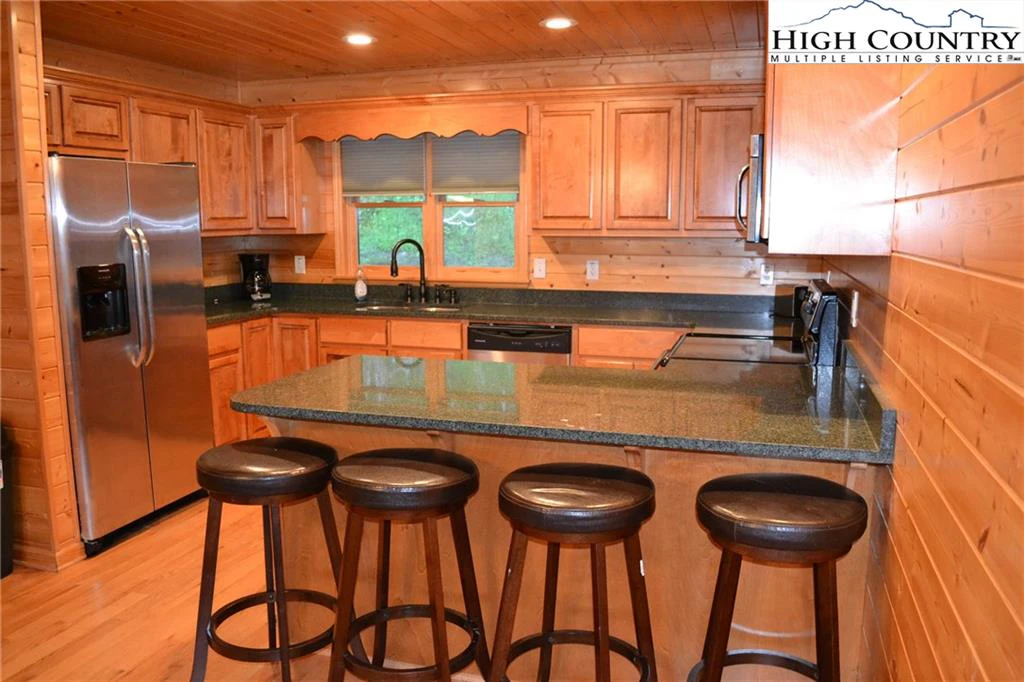 Image number 19 for the current listing