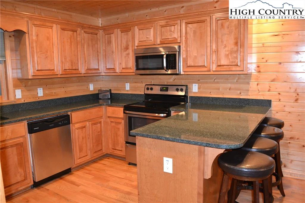 Image number 18 for the current listing