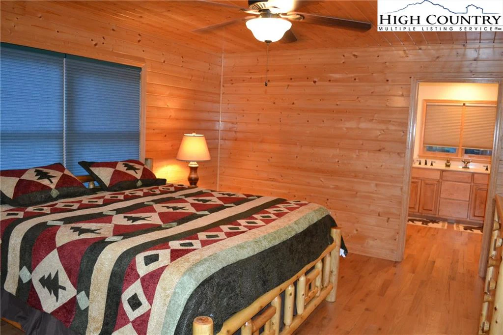 Image number 3 for the current listing
